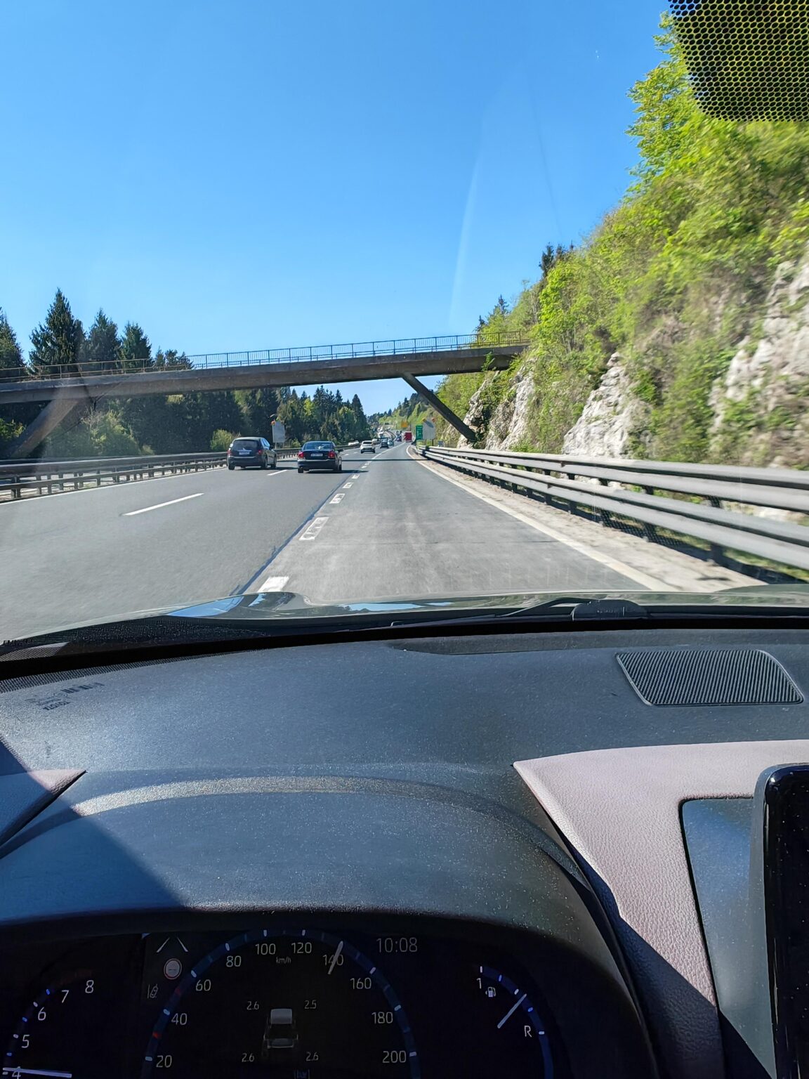 高速道路の空き車線