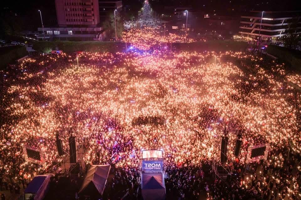 ハンガリー野党、明日の選挙前最後の集会を開催