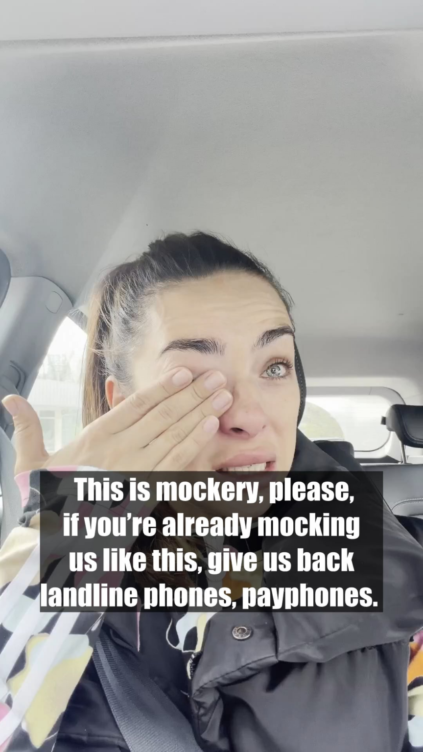 「救急車も呼べないし、子供にも呼べない。どこでも渋滞させられている。」政治に無関心なロシア人女性は、通常の携帯電話ネットワークさえも機能しなくなり、ロシア国内のインターネット遮断により端末がダウンしたためにデジタルマネーで支払いができないことに気づいた。