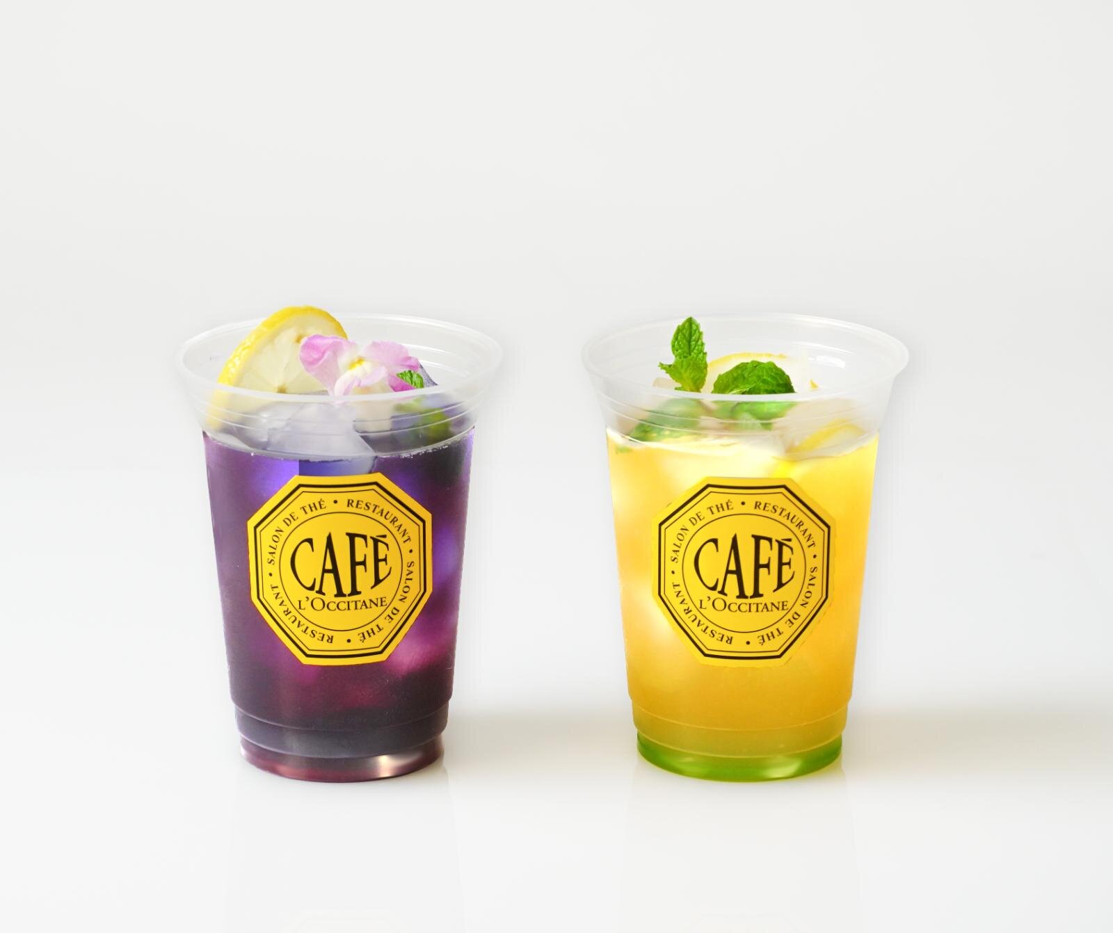 「ロクシタンカフェ」 左から)ラベンダー ブルー 880円、ヴァーベナ レモネード 880円