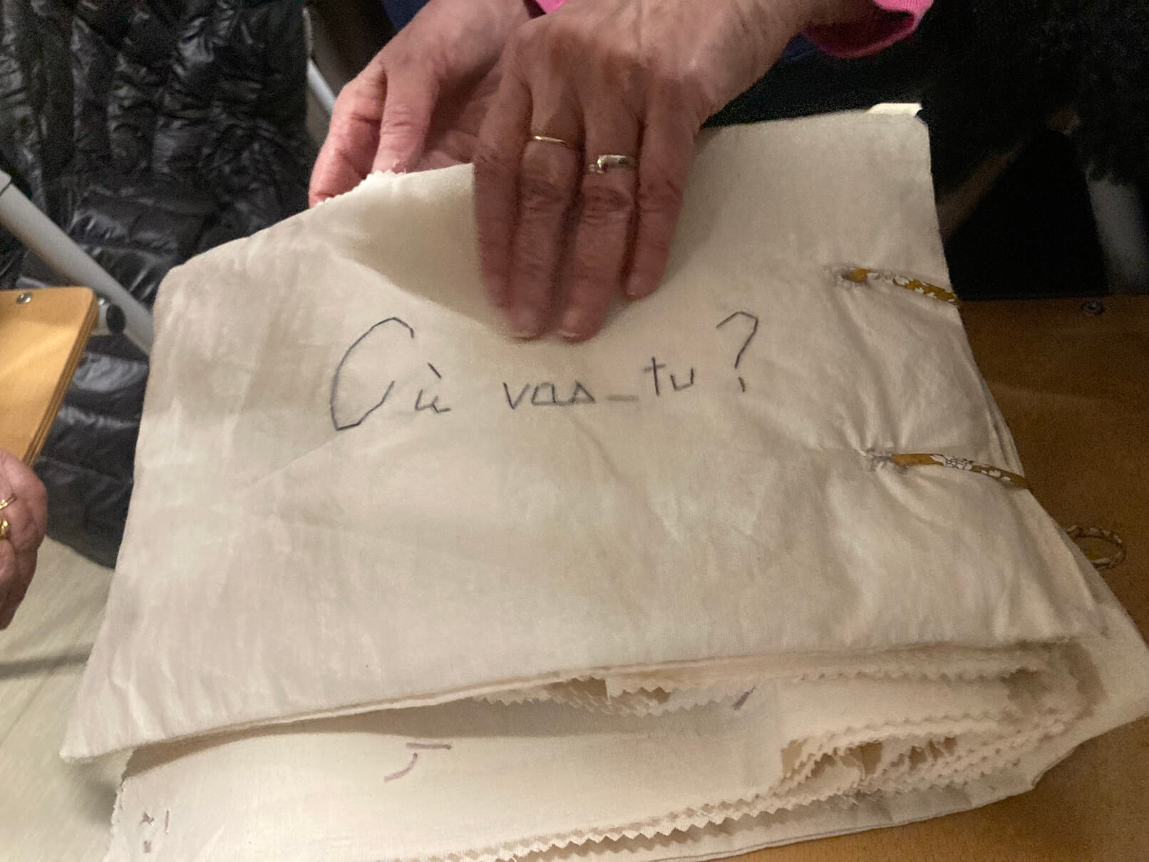 パリ・アート情報「刺繍でつながる、パリ10区の“布の本”。ヨーロッパ工芸の日2026」