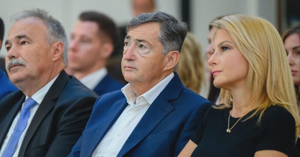 ペテル・マジャール氏によると、オルバン政権の寡頭政治家らは数百億ユーロ相当の資金を遠くの国に送金している