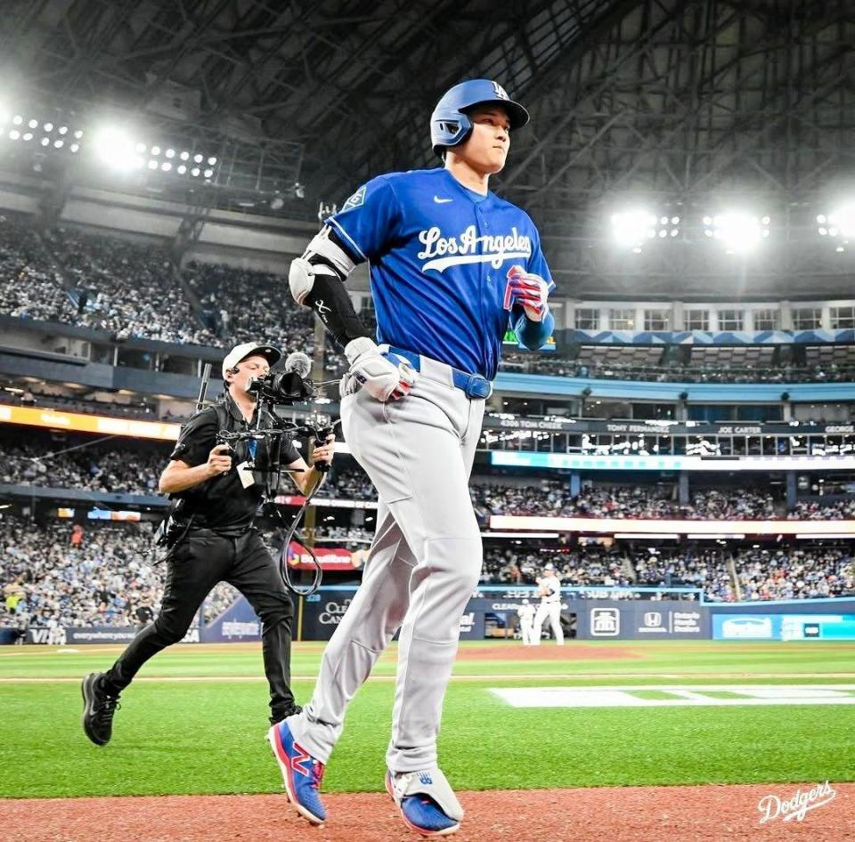 大谷翔平＆山本由伸に「野球少年たち」「かわいい」の声続出 試合後にマウンドの感触確認→その光景がまるで兄弟 球場入りも一緒に - デイリースポーツ