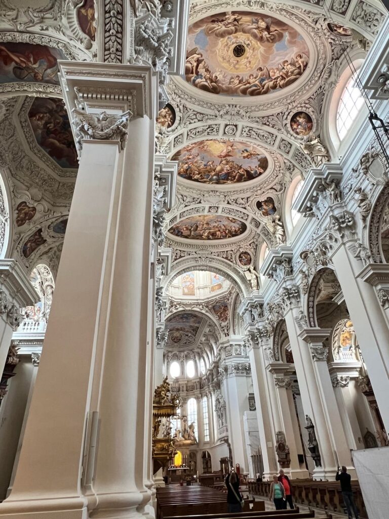 最近のニーダーバイエルン旅行のハイライト：ヴァルハラ、ヴェルテンブルク修道院、パッサウ。ドイツの建築は別のレベルにあります 🏛️⛪