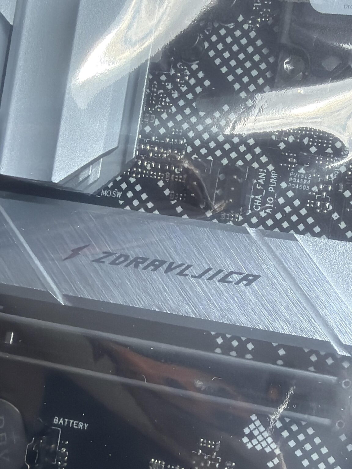 ROG strix B660-A マザーボードには私たちの賛歌のタイトルが刻まれています。