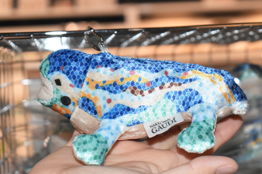 「グエル公園」にある「トカゲ」の彫刻をモチーフにしたマスコットキーチェーン（2530円）