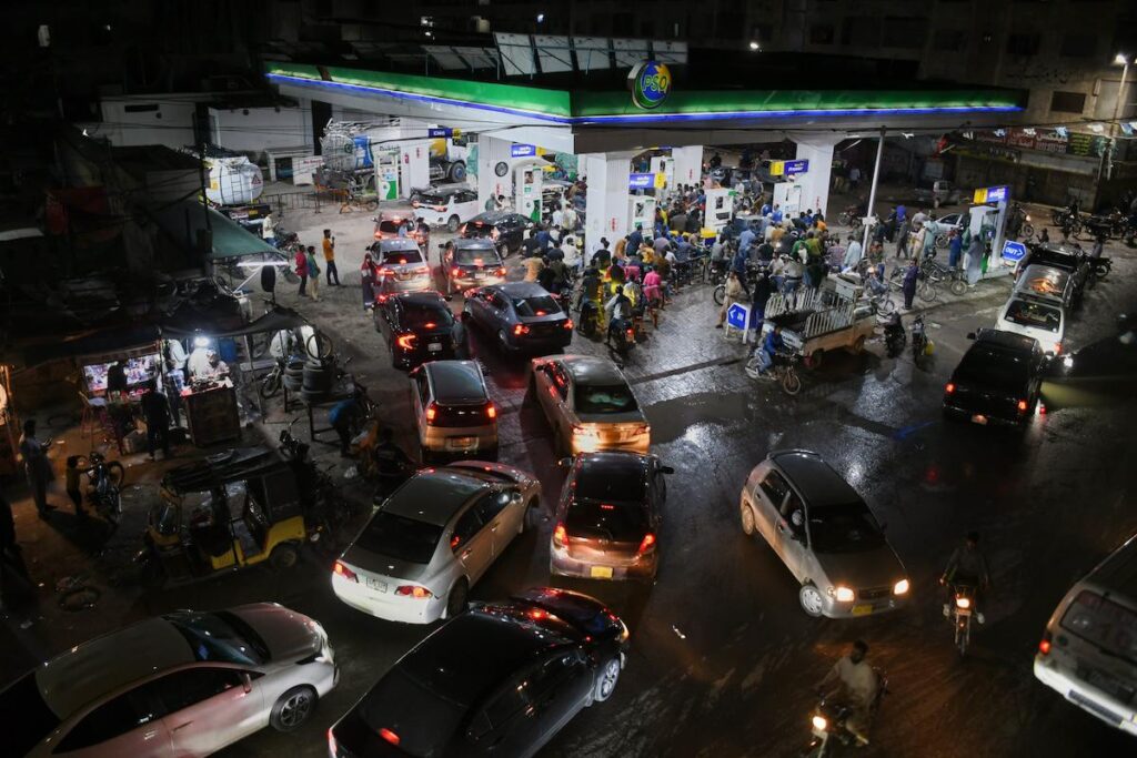 世界中でエネルギーの配給が始まります。そしてすぐに私たちの番も来るかもしれない