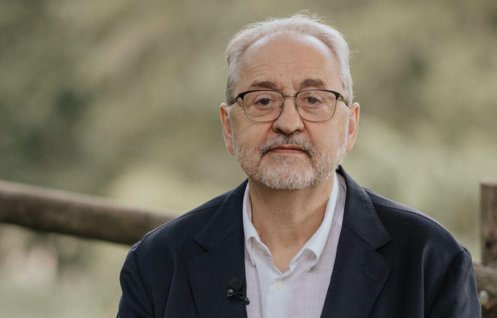 「私たちは、自分たちの権利については非常に明確だが、義務についてはほとんど理解していないティーンエイジャーを生み出しています。」