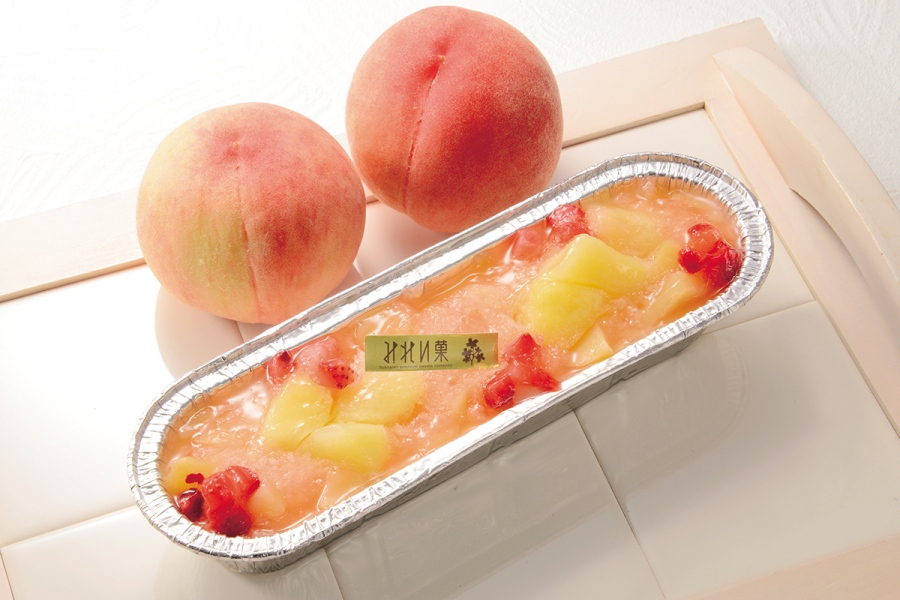 『大北海道展』に登場する「みれい菓」の札幌カタラーナ 白桃マスカルポーネ（1本1620円）、4月15日～29日まで出店。「新千歳空港」限定