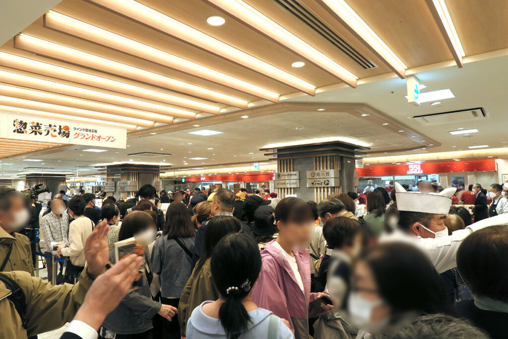 朝から大混雑…あべのハルカスで初の「デパ地下」大改装、開店ダッシュの先は？ | Lmaga.jp