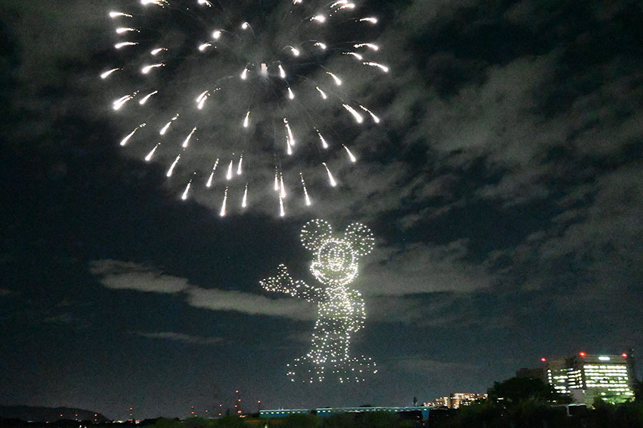 「東京ディズニーリゾート・スペシャルドローンショー」の様子（9月21日・枚方市内 Lmaga.jp撮影）