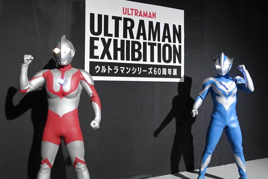 『ULTRAMAN EXHIBITION -ウルトラマンシリーズ60周年展- in ひらかたパーク』にて、ウルトラマン、ウルトラマンテオ（4月17日／ひらかたパーク）