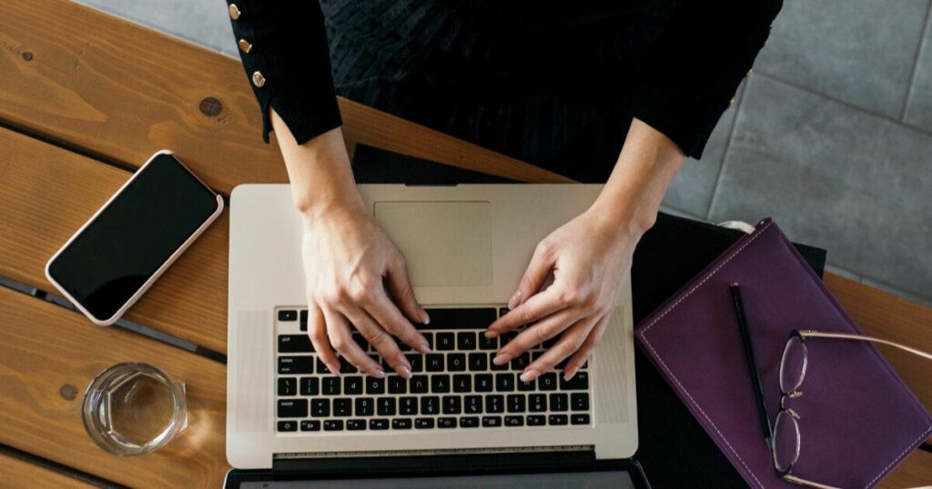 スマートワーキングとノーカーデーの義務化：エネルギー危機に対するEUの計画