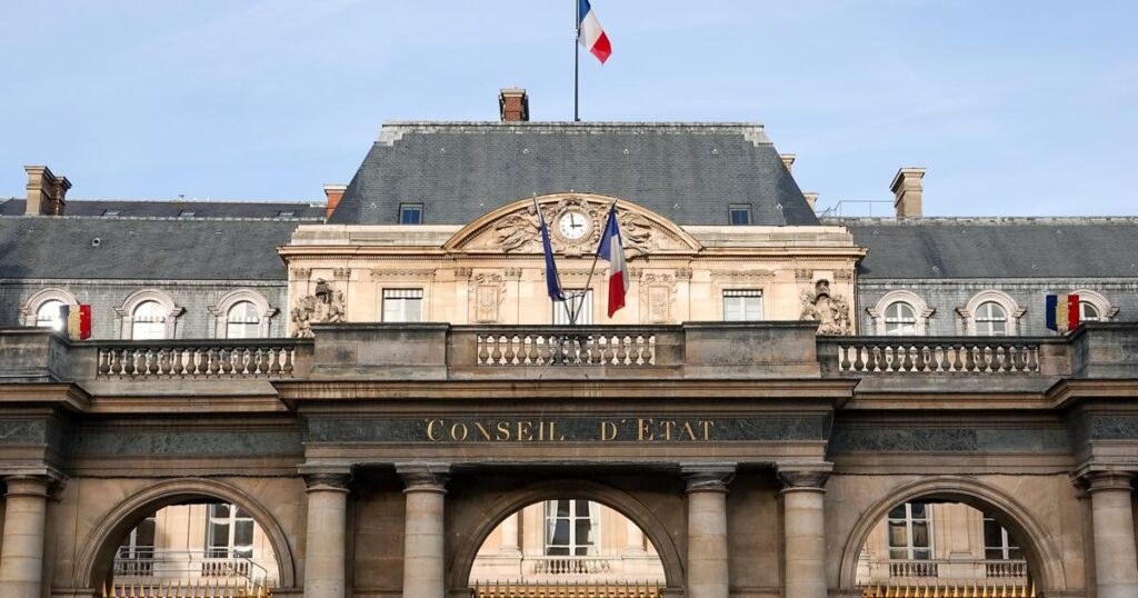 国務院がヤングガードの解散を承認