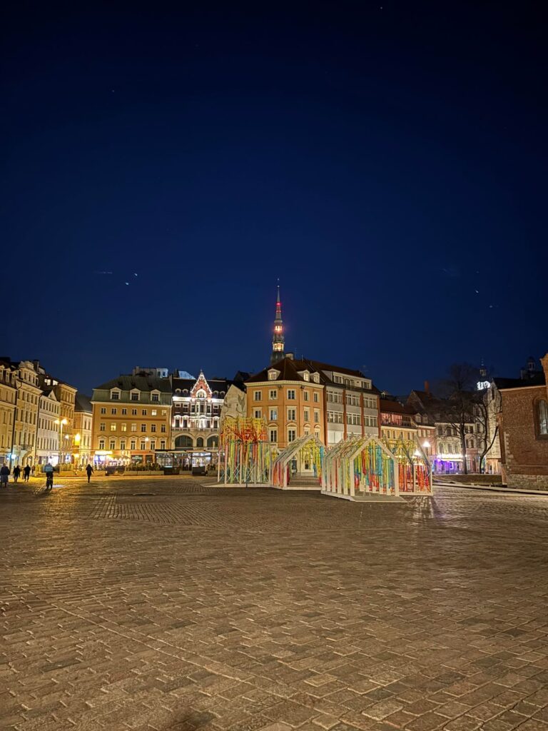 旧市街の夜景は驚くほど美しいです。