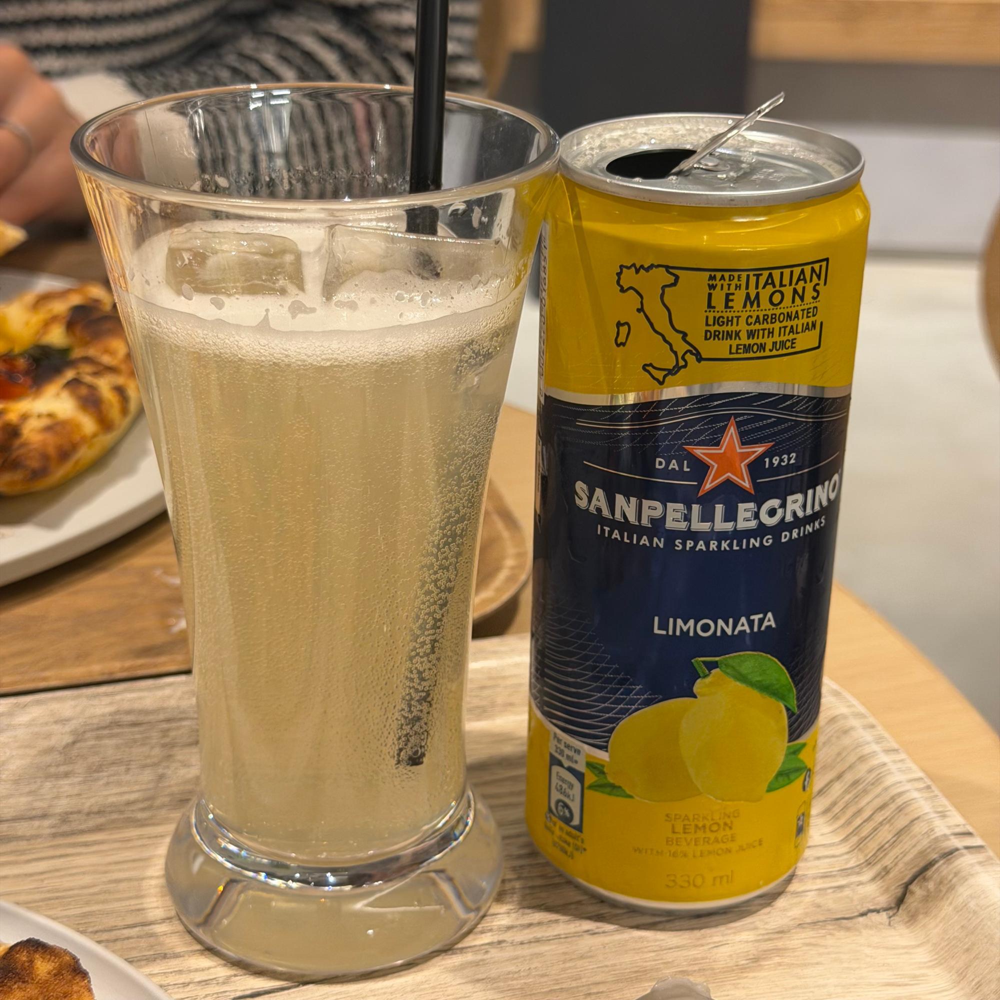 お供には『シチリアレモンソーダ（500円）』。 