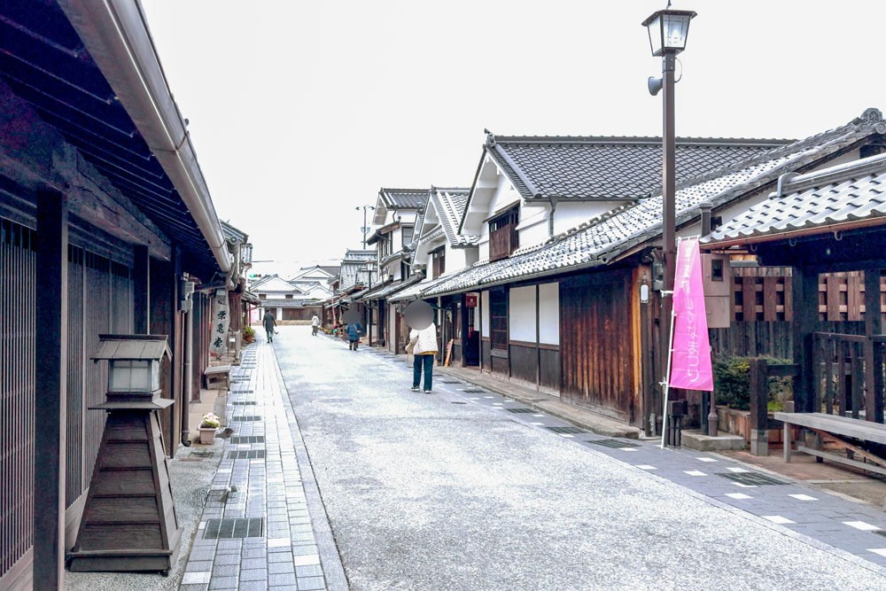 歴史ある町家を再生したおしゃれな雑貨店やギャラリー、カフェもオープンしているエリアです