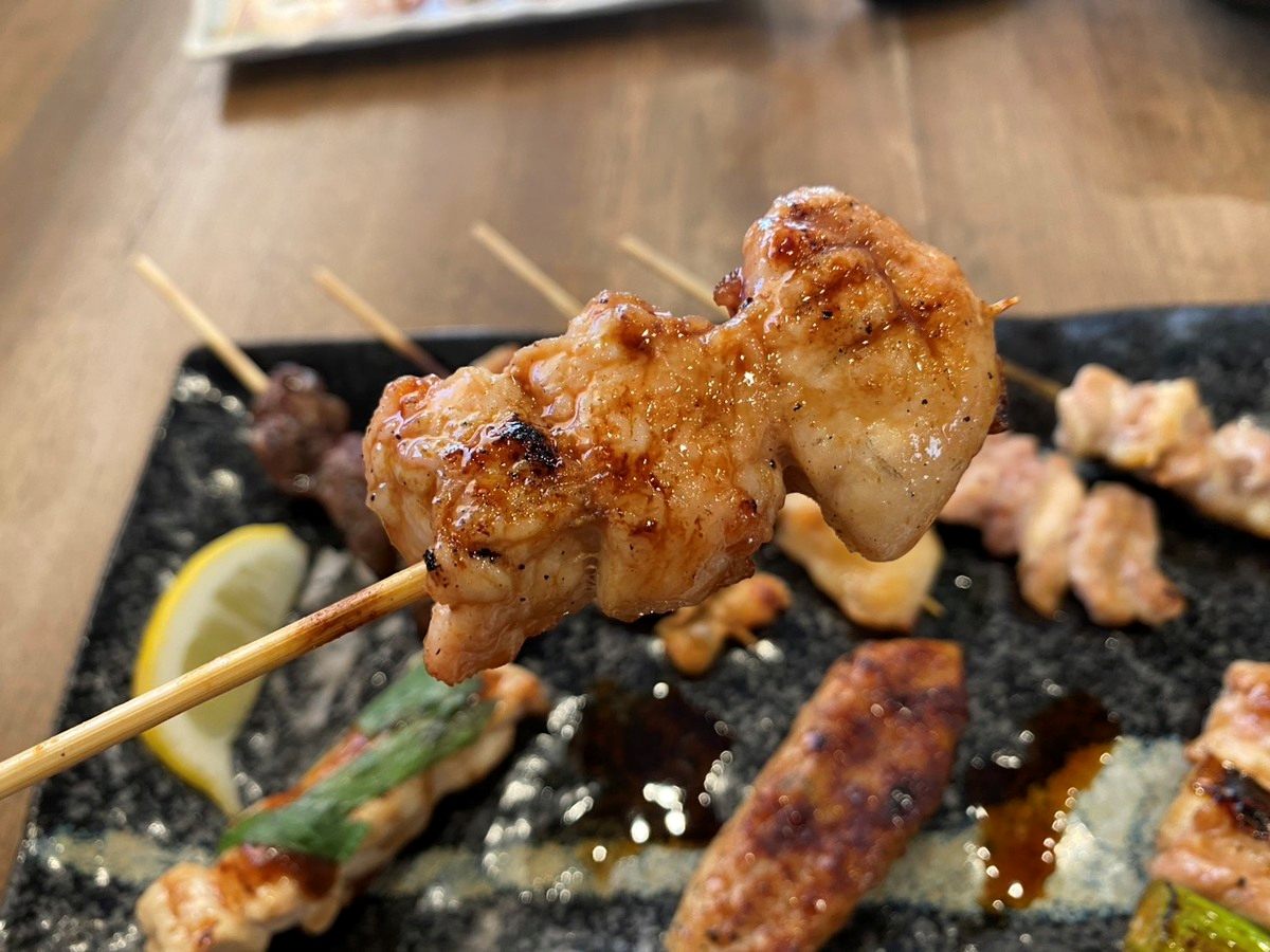 希少部位も、なじみのアテも。惚れて惚れられ『ほり富』で焦れる姫路の炭火やきとり [画像]