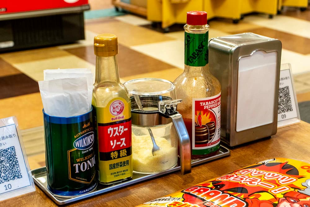 テーブルには粉チーズやタバスコなども置かれており、カスタマイズもOK