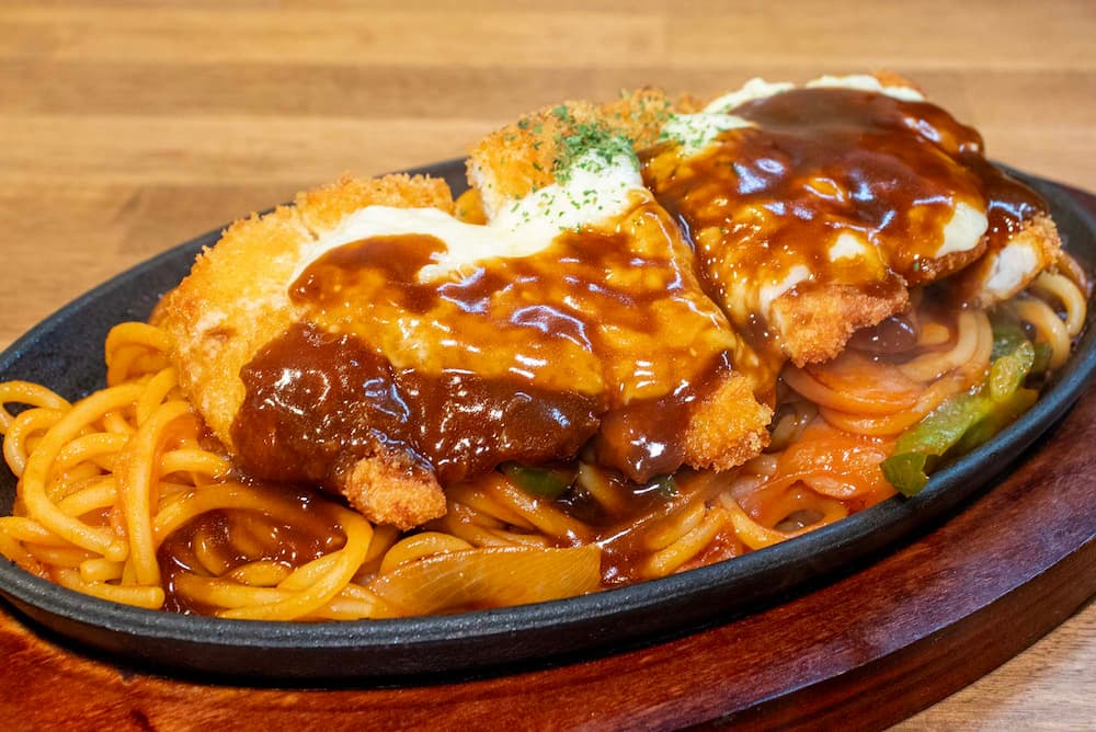 「スパカツチーズナポ（中）」1,309円（税込）