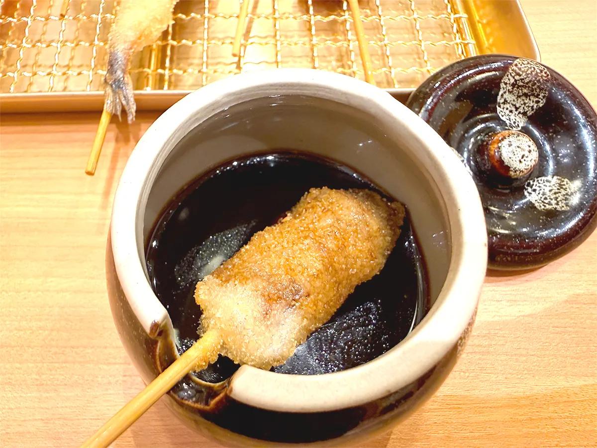 自分専用ソースに串かつをドボン！姫路駅近『串かつ さん茄子び』泉州水なすも絶品◎ [画像]