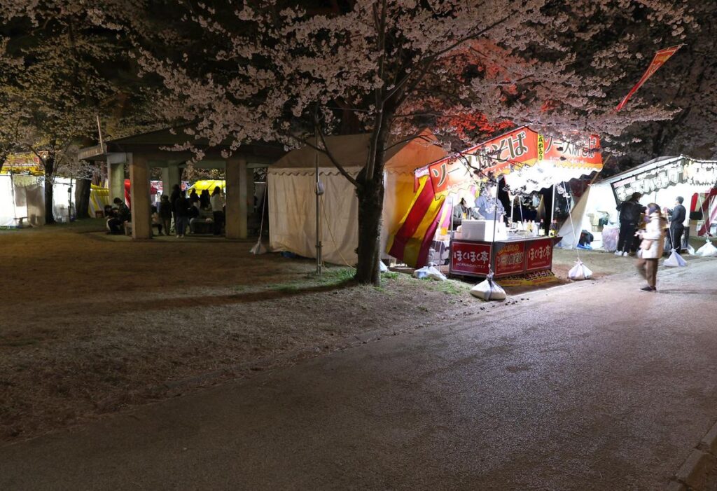 上越市の今年の観桜会、露店が215店から109店に半減 その理由は…［高田城址公園観桜会2026］ - 新潟日報