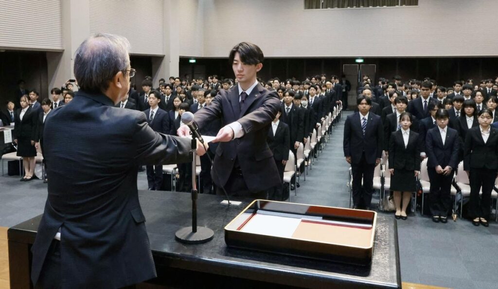 第四北越銀行、コメリ、ＡＩＲＭＡＮなど入社式 ユニークな企画で歓迎も！スーパー原信の看板商品「おはぎ」作りの狙いは？ - niigata-nippo.co.jp