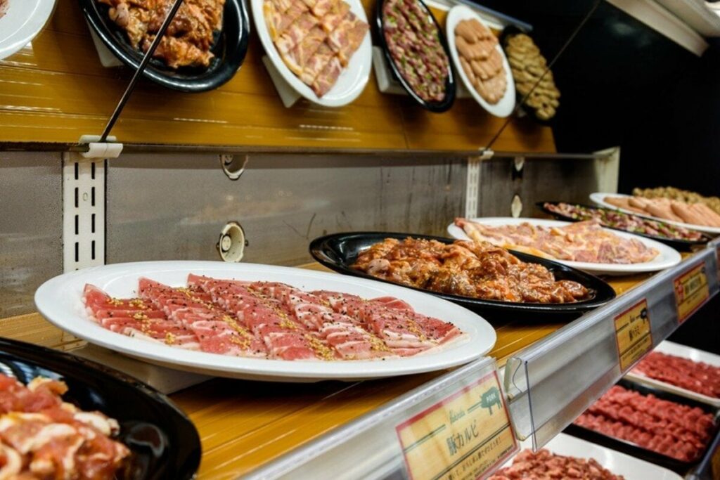 【埼玉県】すたみな太郎の“高級路線”新業態、1号店を所沢に4月25日オープン。国産牛や大トロ、うになど…高級食材をリーズナブルに提供 「安さ」を追求したモデルから脱却。業態転換を加速中 | LIMO | くらしとお金の経済メディア