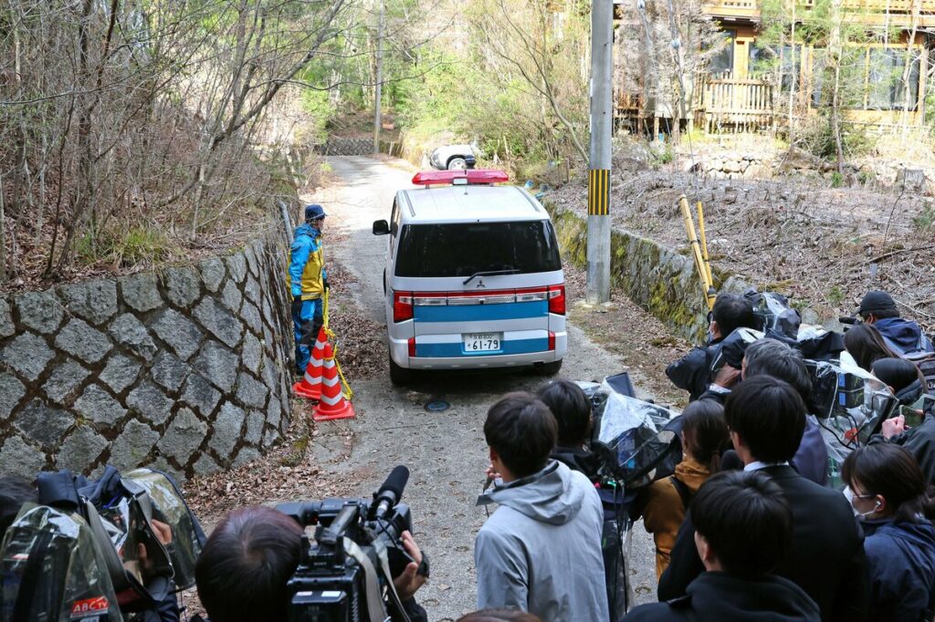 京都の男児行方不明、自宅近く10時間捜索も「発表できるものなし」 8日も捜索続行へ - 京都新聞デジタル