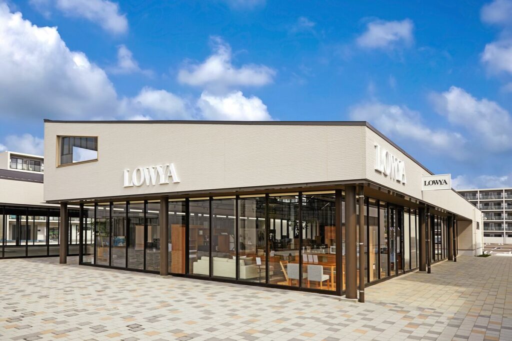 神奈川県で2店舗目！4月10日に「LOWYAグランツリー武蔵小杉店」がオープン。2026年内に埼玉・奈良・福岡でも新店舗を予定 「一般家具」年間支出額は？過去10年間の推移を紹介 | LIMO | くらしとお金の経済メディア