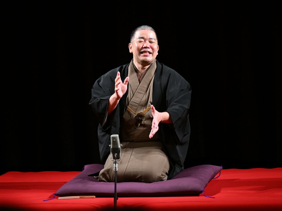 <div class="caption">沖縄出身で初の真打ち昇進が決まった、落語家の立川笑二さん＝９日、東京都渋谷区・ユーロライブ（小笠原大介東京通信員撮影）</div>