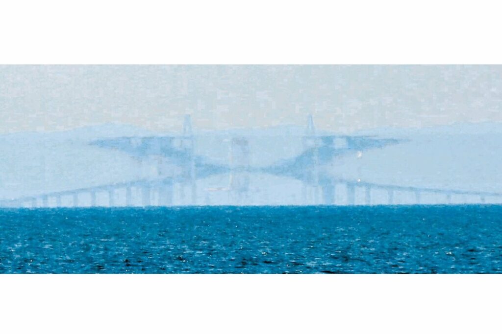 魚津沖に蜃気楼、８年ぶりＡランク 新湊大橋がＸ形に 富山県内外の観光客歓声｜社会｜石川のニュース - 北國新聞