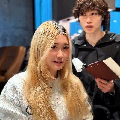 「スペインの美容室でブリーチしたら色ムラになってしまった」　留学中の女性がリタッチとカラーでお直し！より美しく大変身！