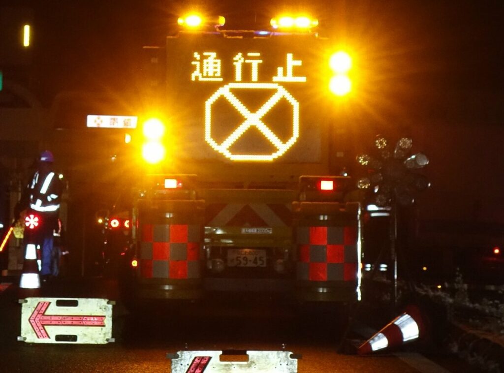 【速報】京滋バイパスが通行止め、トラック2台の事故 滋賀の上り線、影響で名神高速25キロの渋滞 - 京都新聞デジタル
