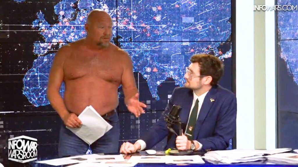 アレックス・ジョーンズ、オンエアでトップレスに怒り、オニオン社のInfoWars買収契約に「笑い続けろ」