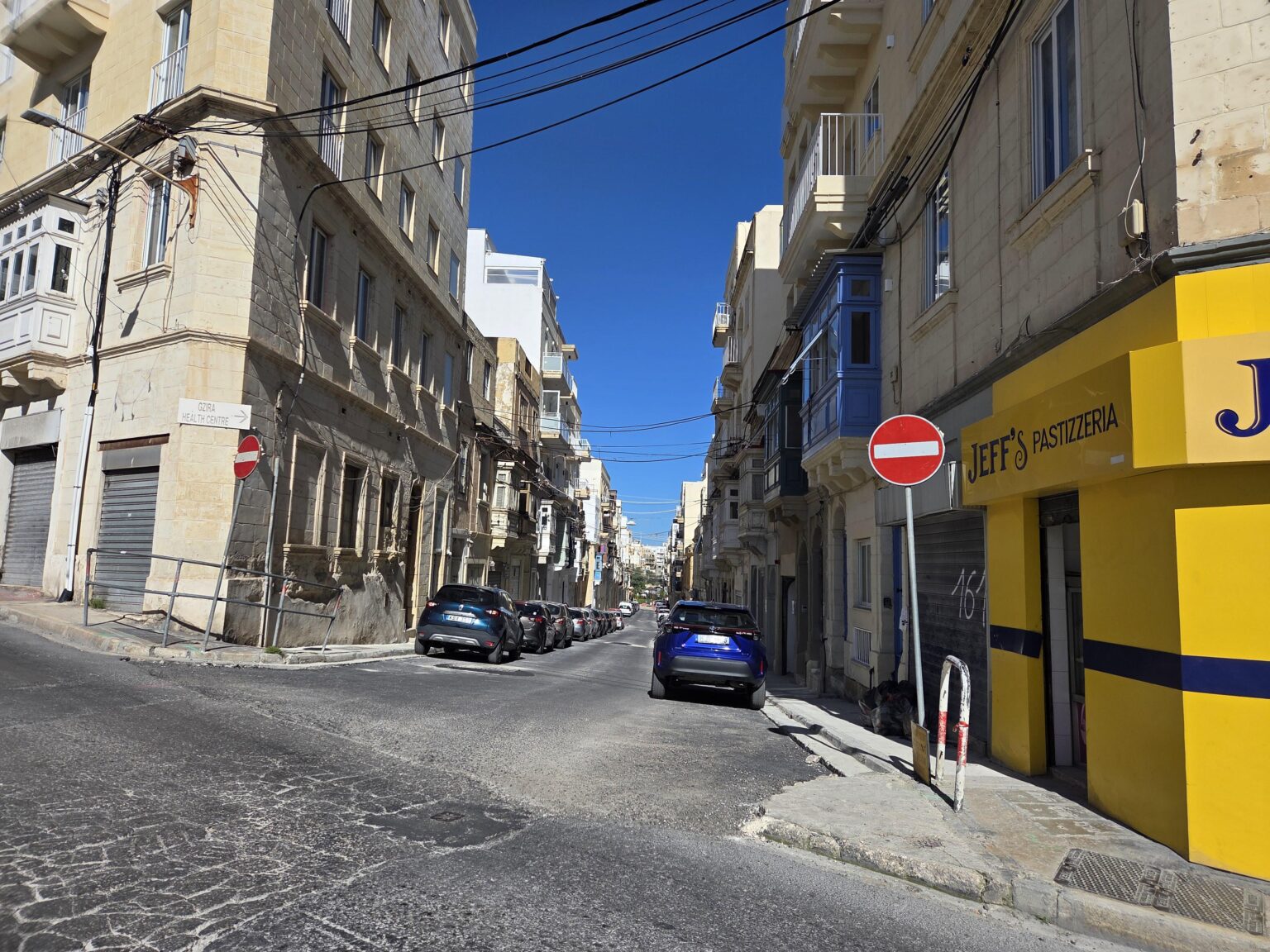 歩行者として道路を横断中に運転手に暴行を受けた