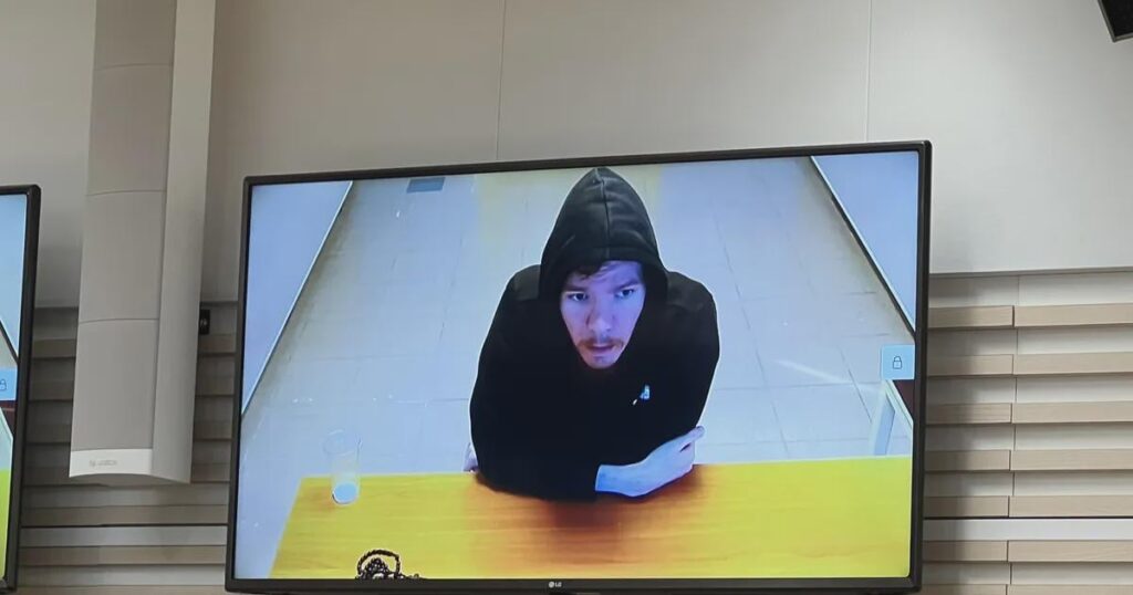 ラスナメットの残酷な殺人：23歳の青年が自宅でインターネットを切った母親を刺殺