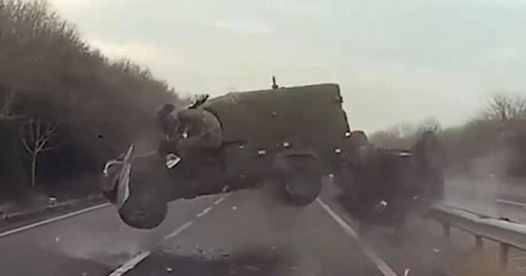 アウディのドライバー、軍用車両を飛ばす事故を起こして出場停止に