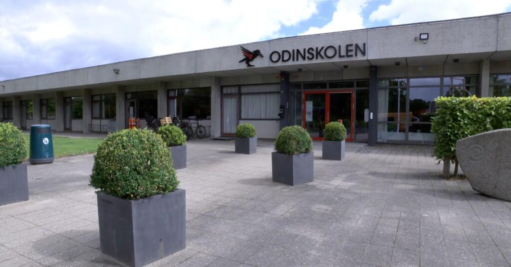 情報開示：新しい学校が身体的および精神的暴力の影響を受ける - 生徒が従業員を「殴った」