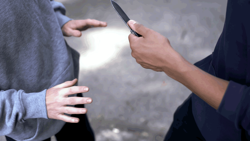 ルクセンブルク市中心部：未成年者3人が暴力的に襲われ、強盗される