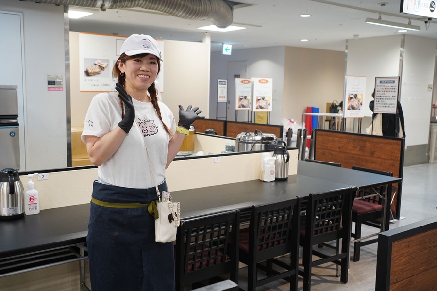 「とんかつ乃ぐち」のイートインコーナー（4月7日撮影／Lmaga.jp）