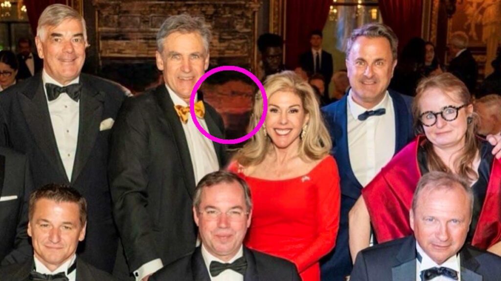 ルクセンブルクの米国大使が写真をフォトショップ加工して元米国大使の写真を削除