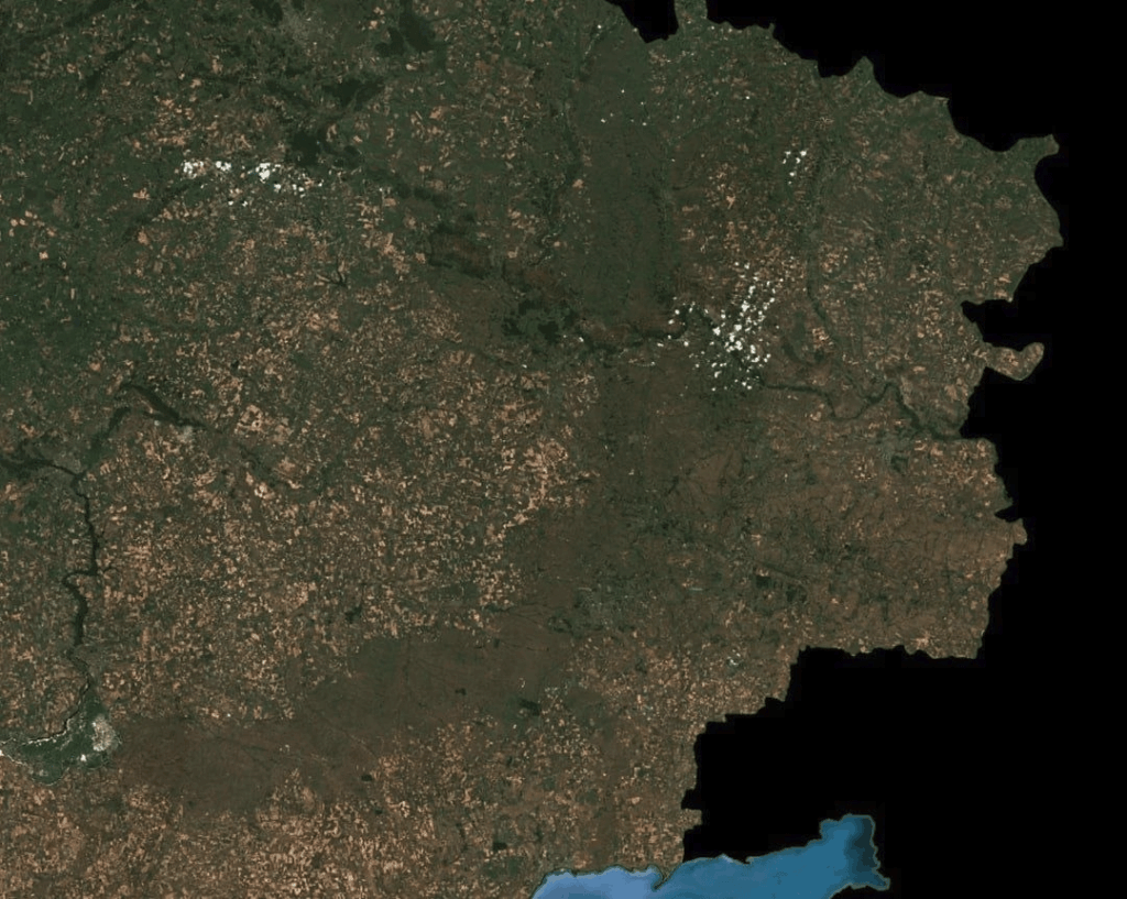 宇宙からでもロシア軍との国境を示す幅60km以上の未墾田の線が見える
