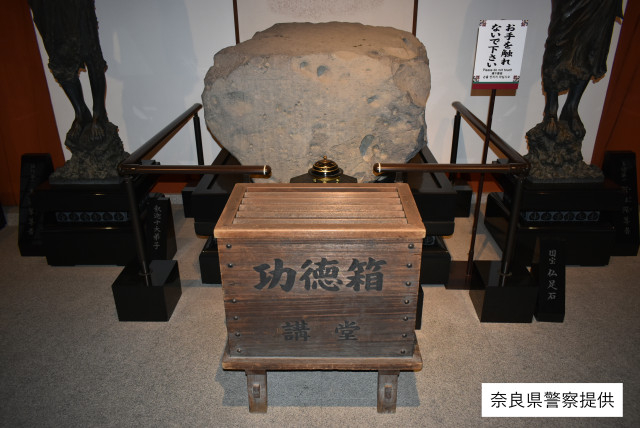 【速報】薬師寺の国宝・仏足石に“液体のようなもの”かけられた痕見つかる　警察が文化財保護法違反事件として捜査