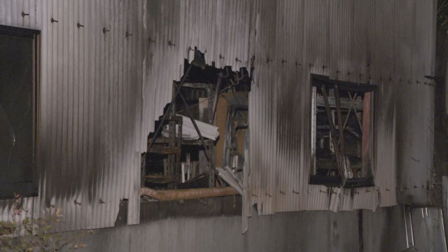 【速報】農器具を保管する倉庫の壁面など燃える火事で１人死亡　遺体の近くにシニアカーの様なフレームが残る　兵庫・姫路市