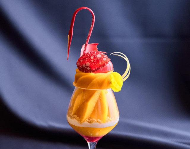 浦安のブライトンホテルの「スワンパフェ」に宮崎マンゴー味 期間限定で