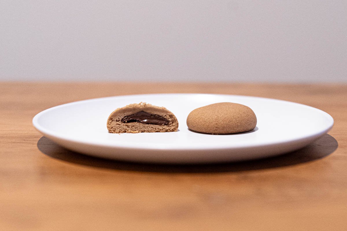 クッキーの中には艶々のチョコレート