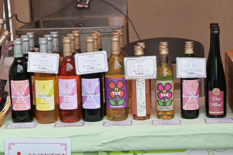 『みちる旅マルシェ2026』に出店している「世羅町 せらワイナリー」（Lmaga.jp撮影）