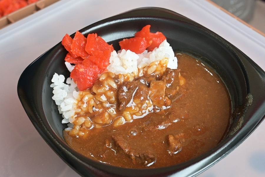 「丹波ワイン」のカレー（500円）はワインを入れて煮こんでいる（Lmaga.jp撮影）