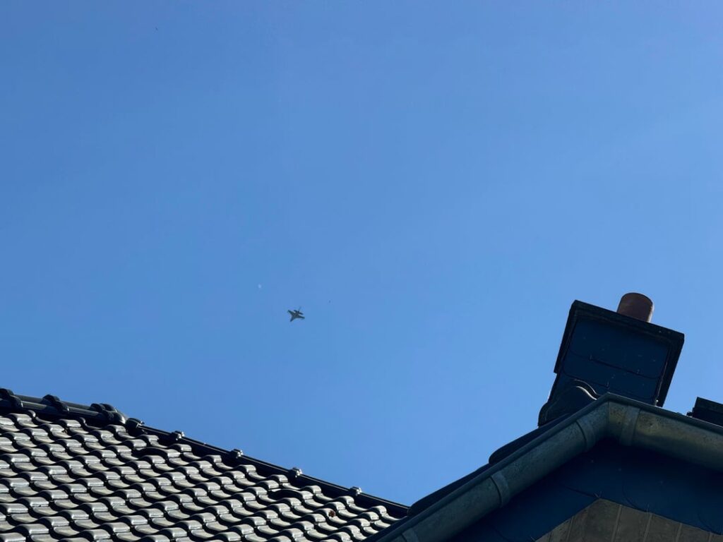 ビューフォート上空の戦闘機